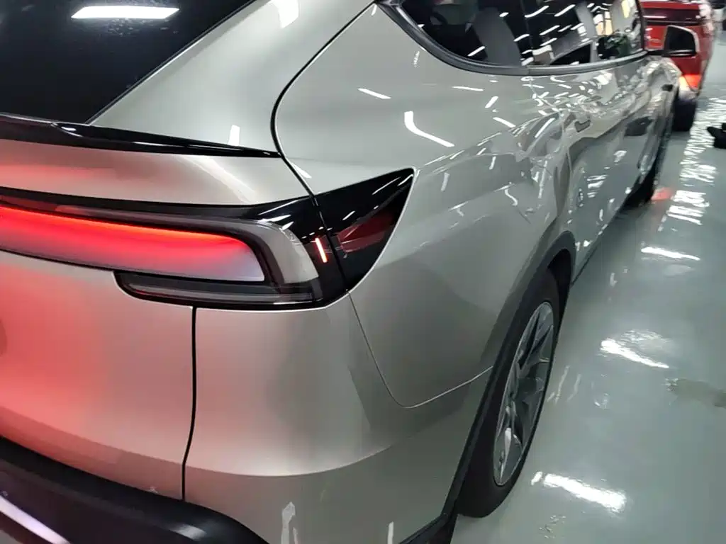Tesla Model Y L 2025 — фото 24