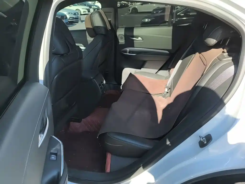 Cadillac XT4 2022 — фото 17