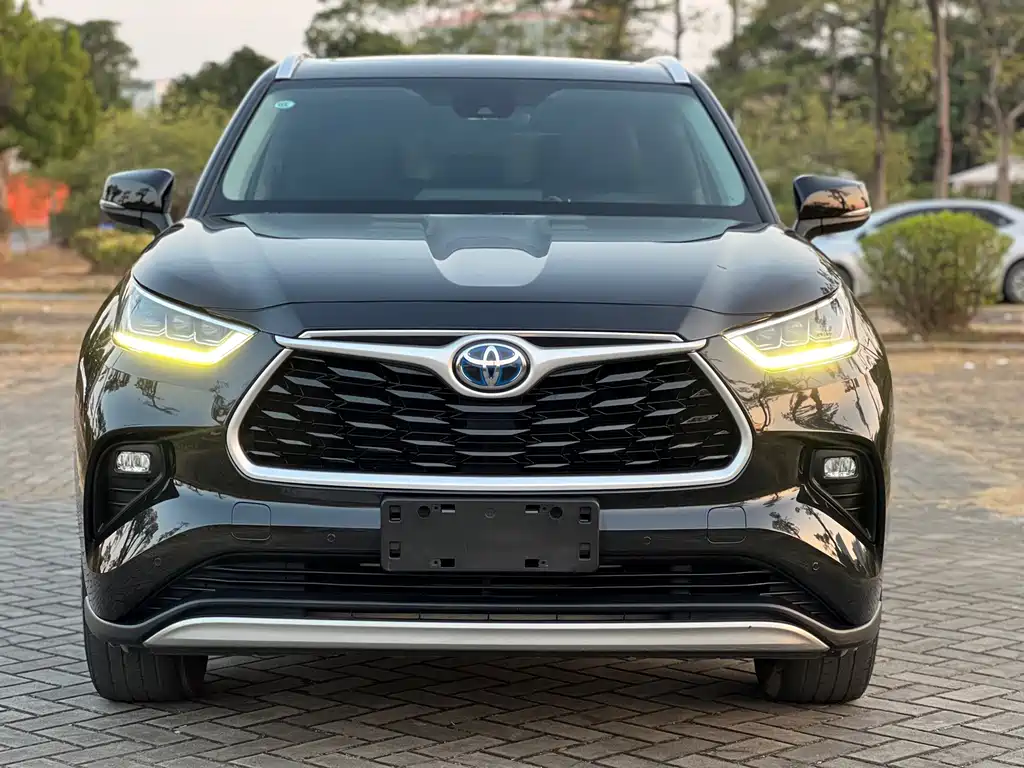 Toyota Highlander 2022 — фото 2