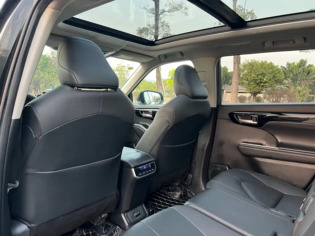 Toyota Highlander 2022 — фото 16