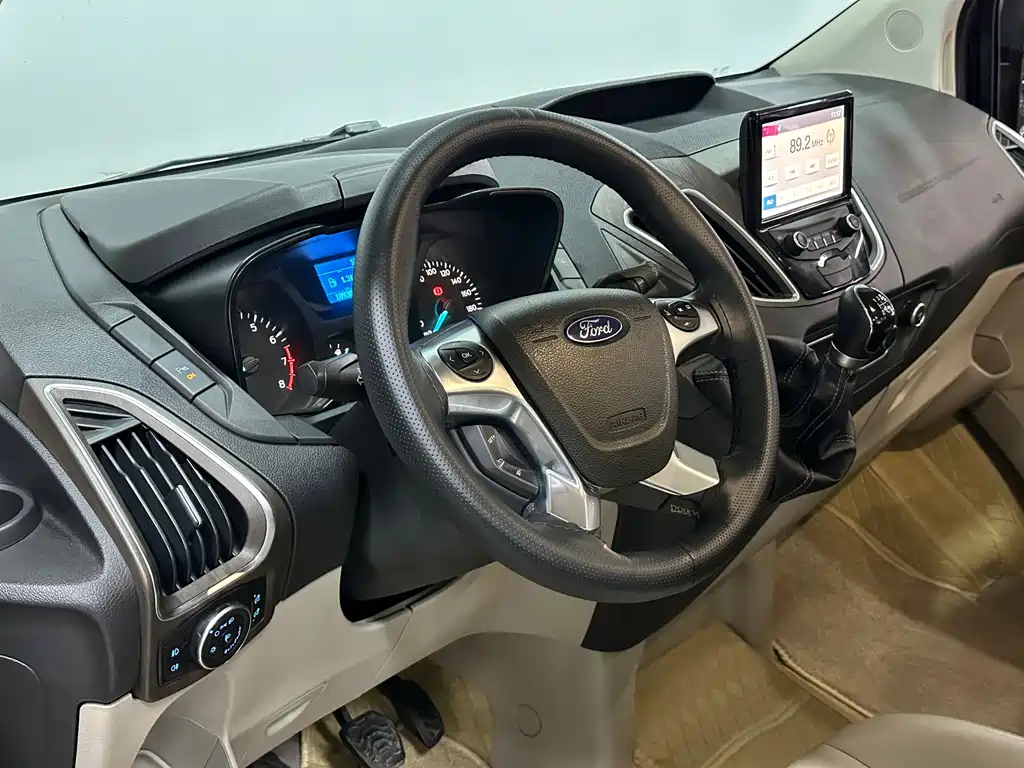 Ford Tourneo 2017 — фото 17