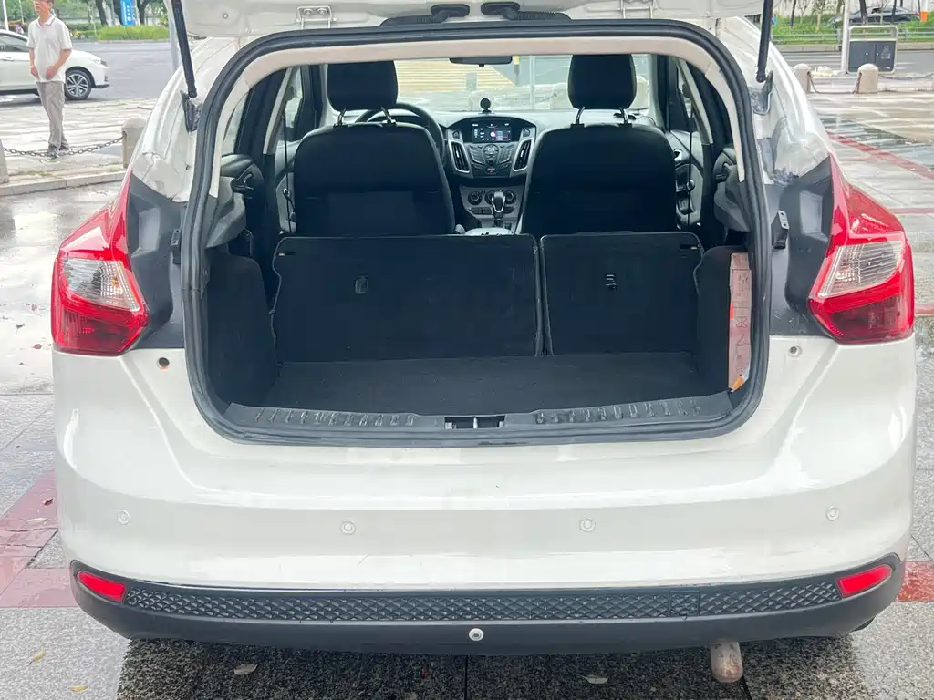 Ford Focus 2014 — фото 13