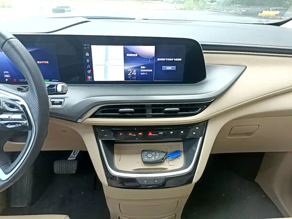 Buick GL8 New Energy 2025 — фото 13