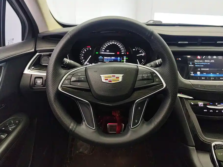 Cadillac XT5 2017 — фото 15