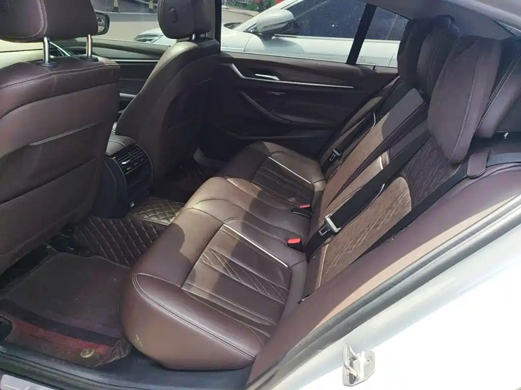 BMW 5 Series 2020 — фото 17