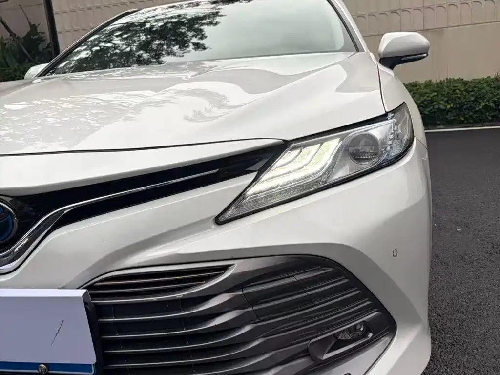 Toyota Camry 2019 — фото 16