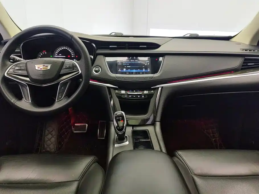Cadillac XT5 2017 — фото 12