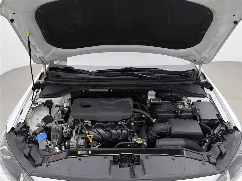 Hyundai Elantra 2018 — фото 6