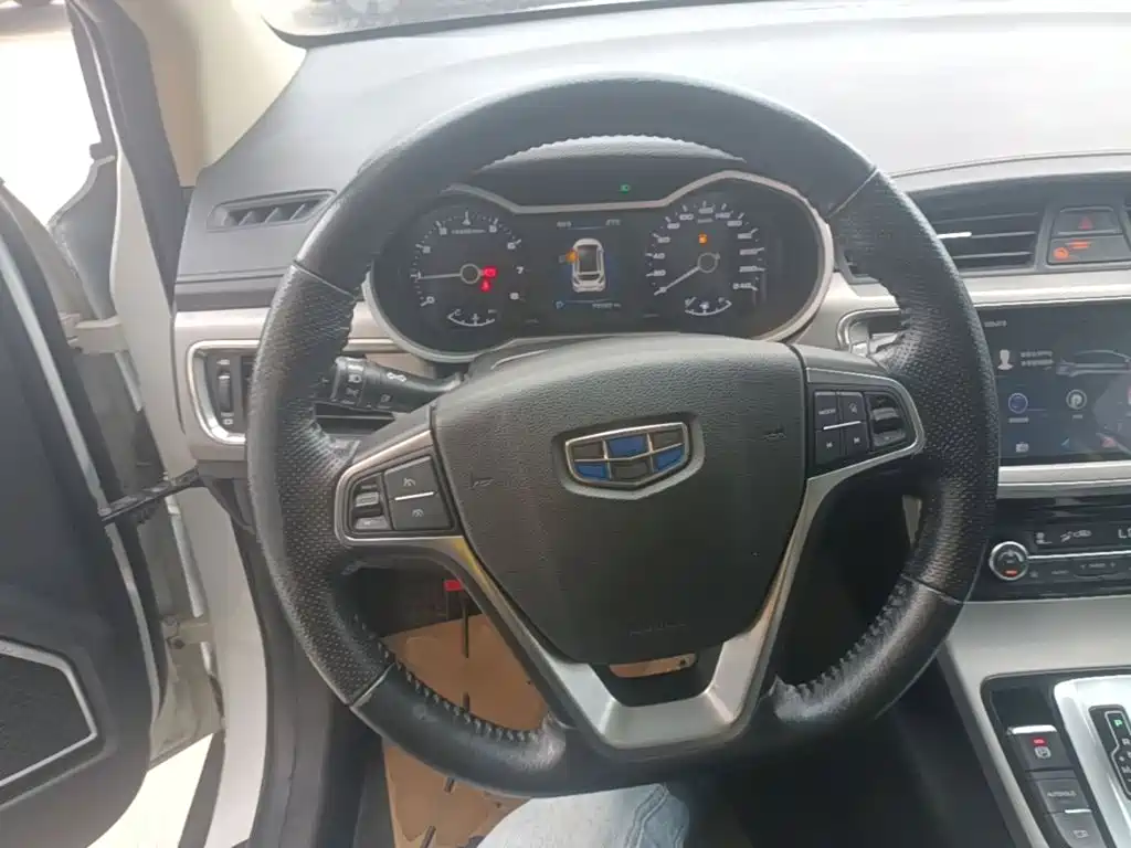 Geely Emgrand GS 2018 — фото 11