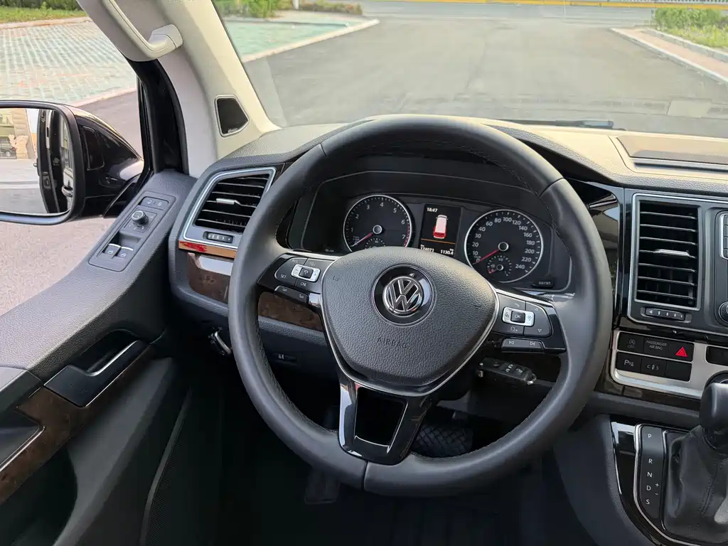 Volkswagen Multivan 2019 — фото 9