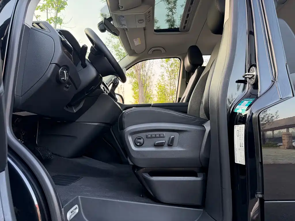 Volkswagen Multivan 2019 — фото 13