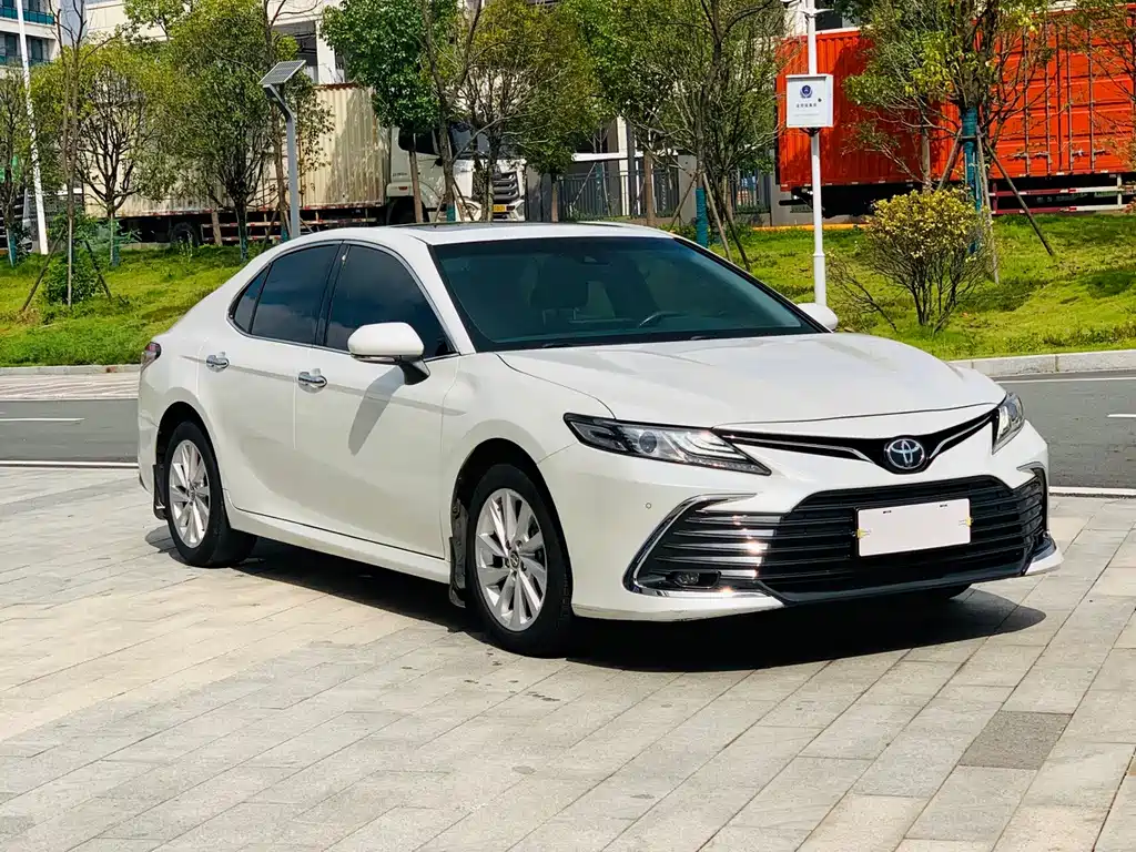 Toyota Camry 2022 — фото 3