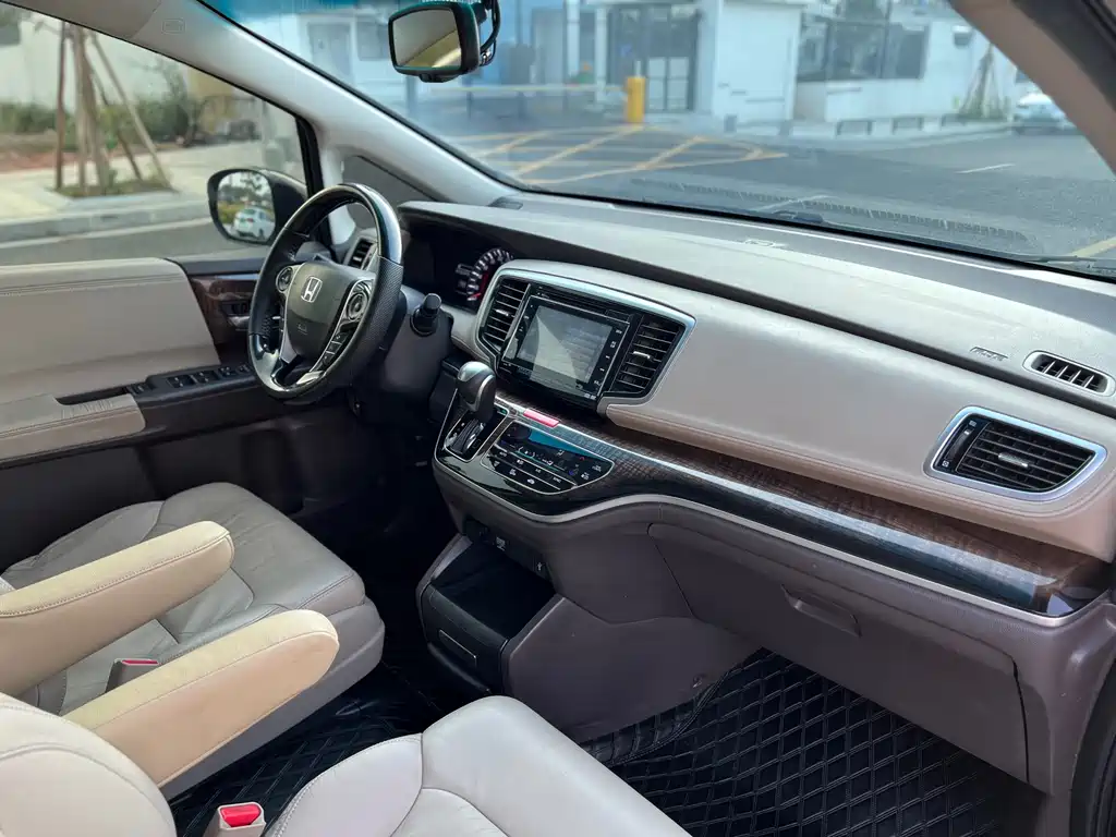 Honda Odyssey 2015 — фото 13
