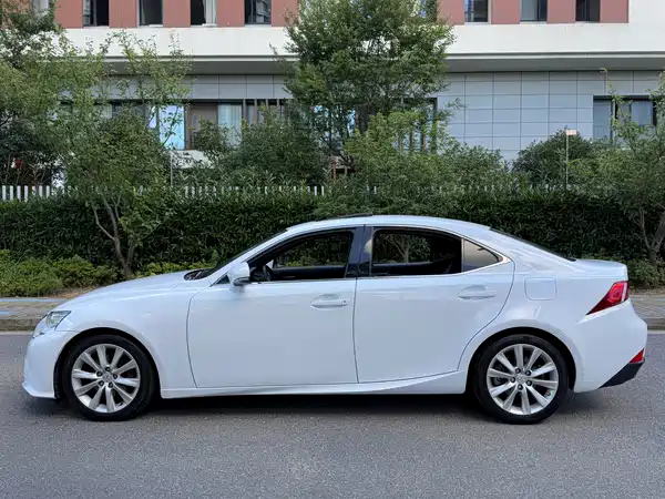 Lexus IS 2014