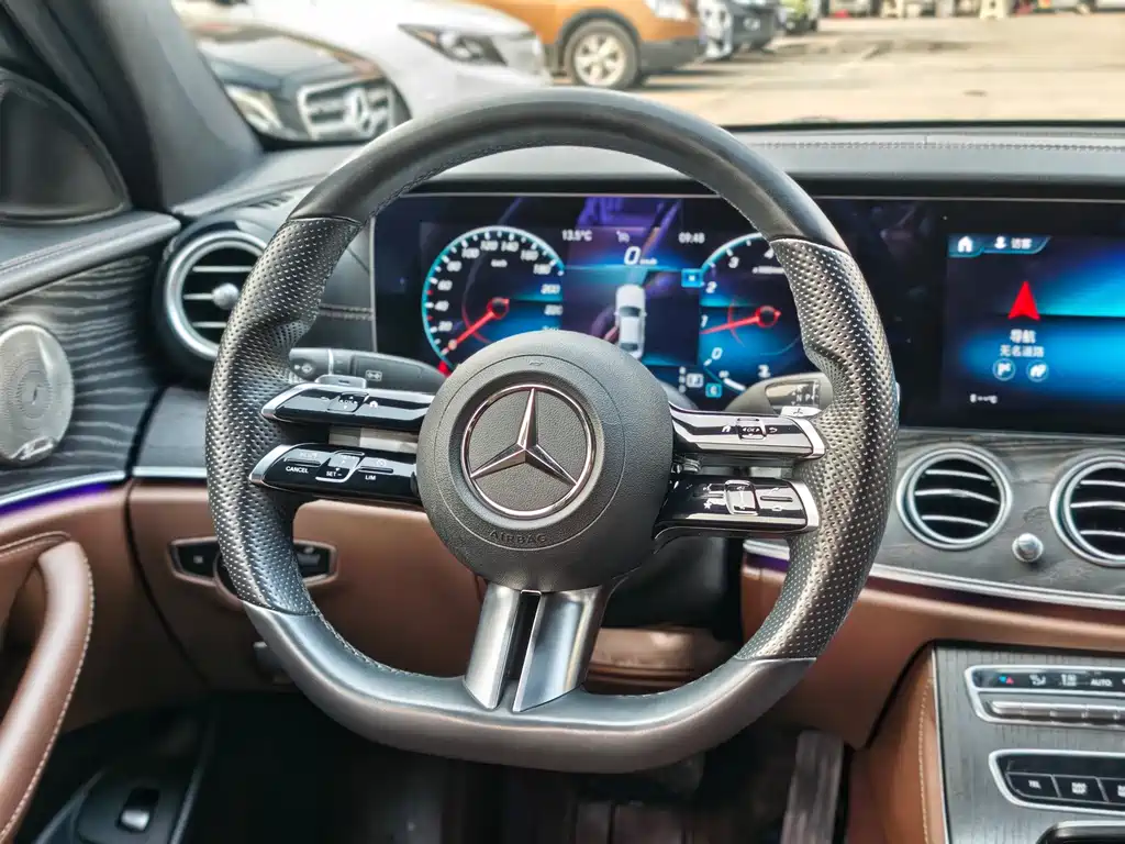 Mercedes-Benz E-Class 2022 — фото 13