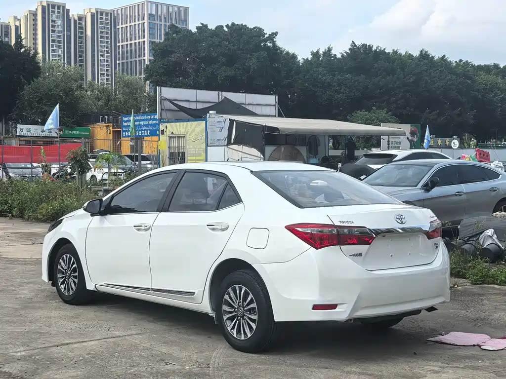 Toyota Corolla 2018 — фото 16