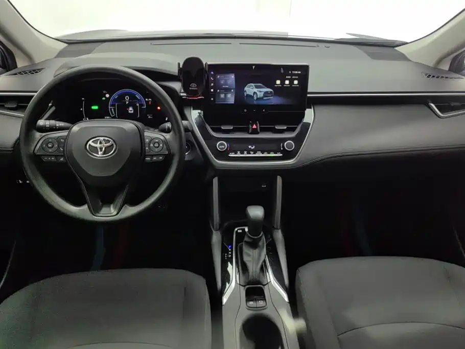 Toyota Corolla Cross 2023 — фото 12