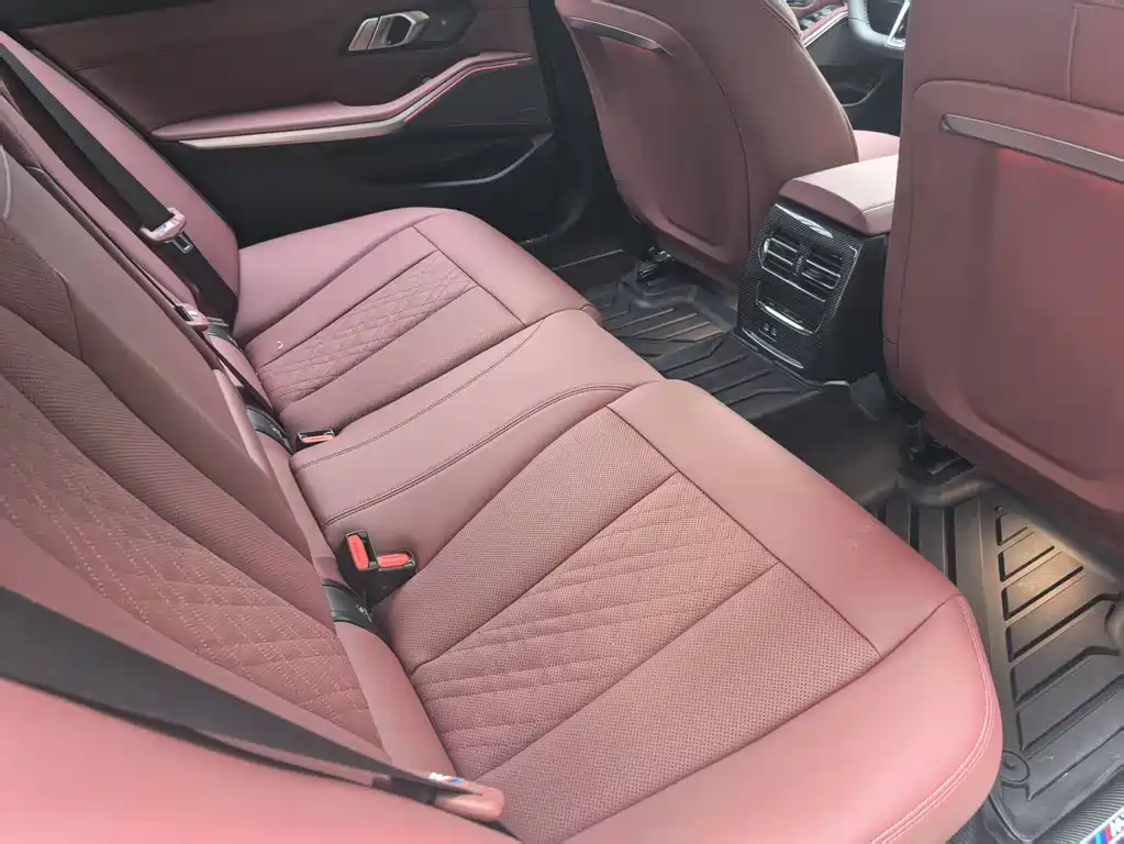 BMW 3 Series 2025 — фото 12