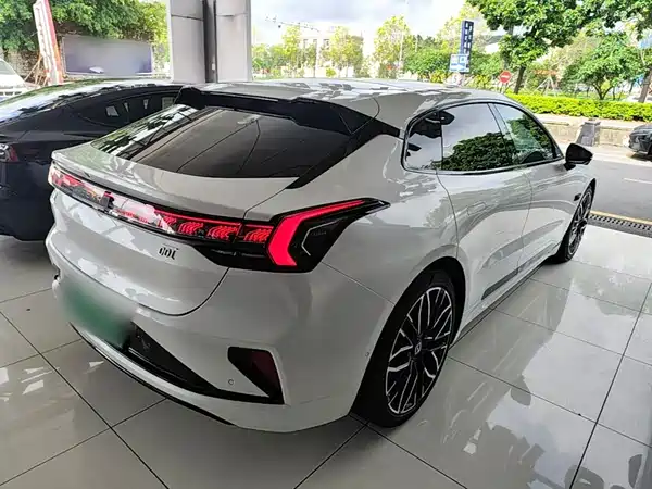 Zeekr 001 2024