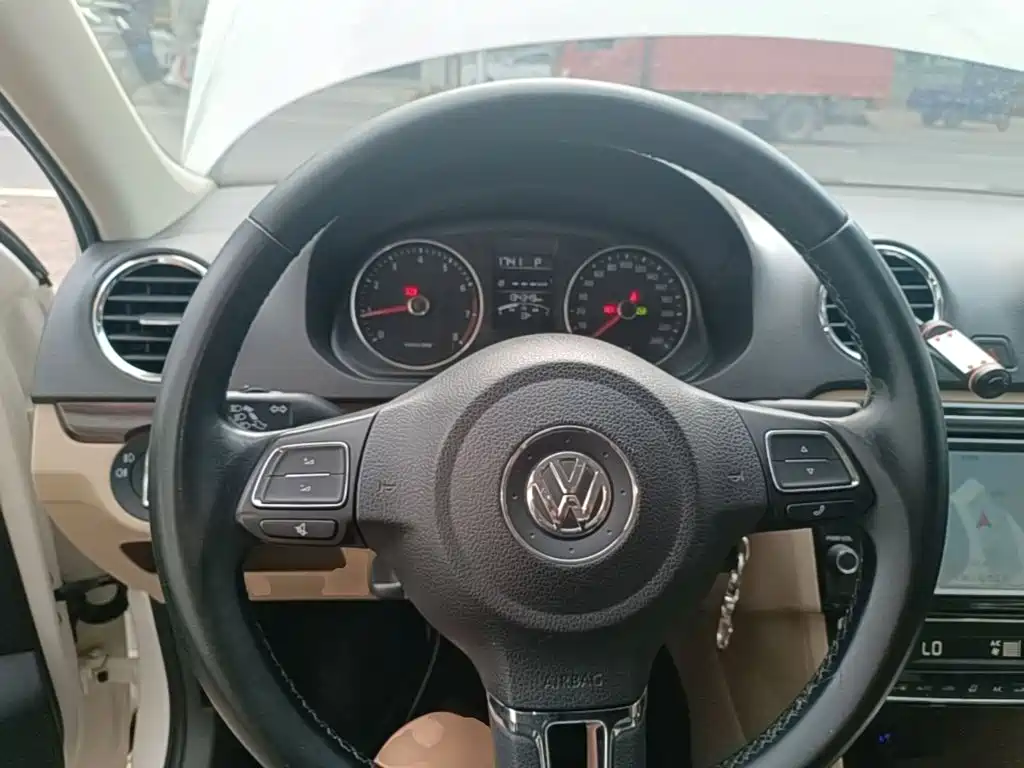 Volkswagen Jetta 2016 — фото 11