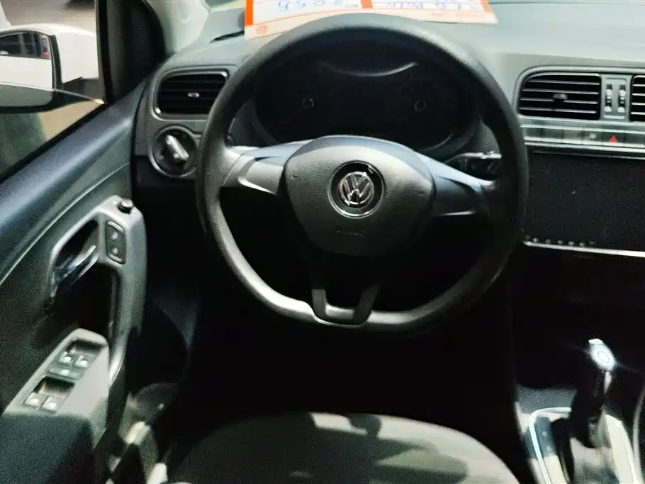 Volkswagen Polo 2017 — фото 15