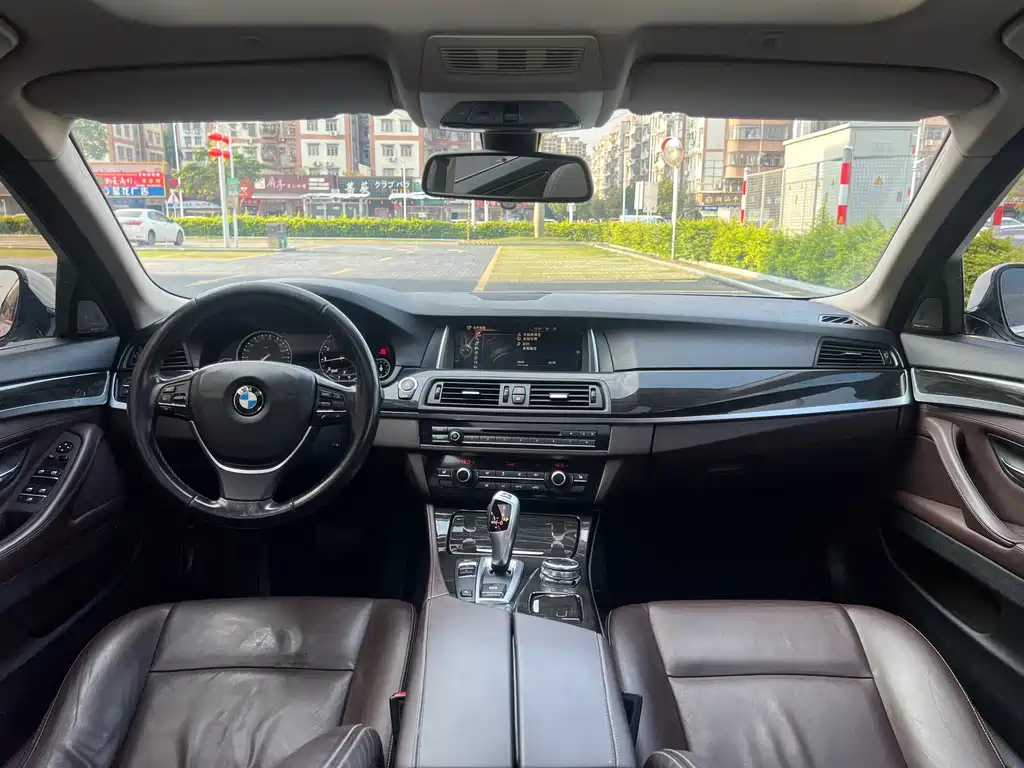 BMW 5 Series 2017 — фото 21
