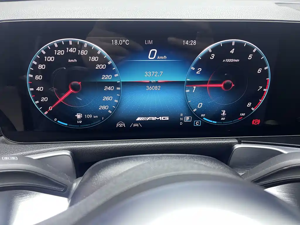 Mercedes-Benz GLB AMG 2022 — фото 11