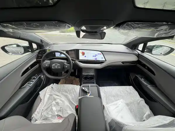 Hongqi EH7 2025