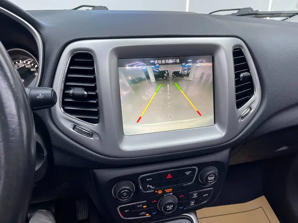Jeep Compass 2018 — фото 30