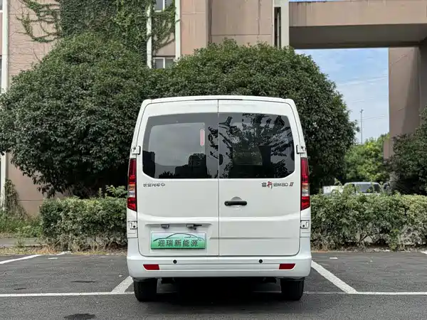 Changan Ruixing EM80 2024
