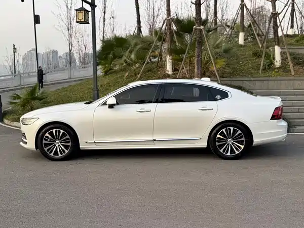Volvo S90 2023
