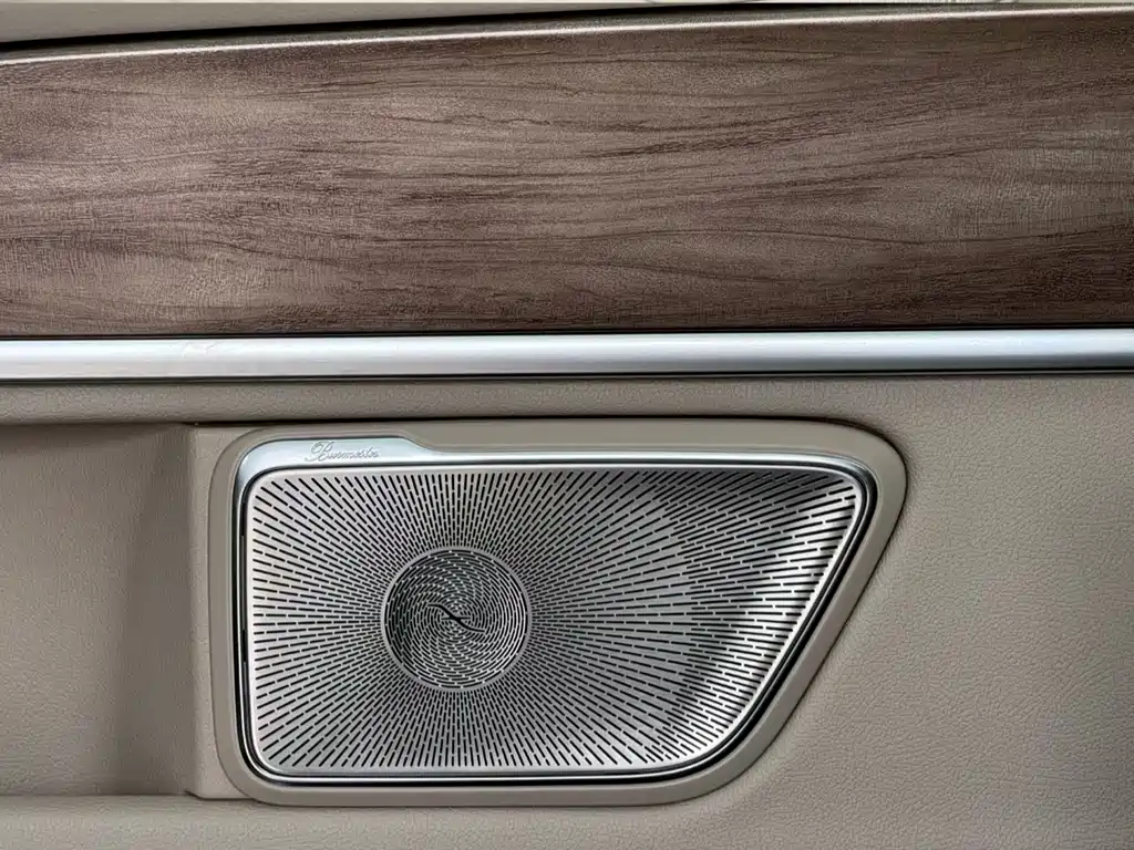 Mercedes-Benz V-Class 2024 — фото 3