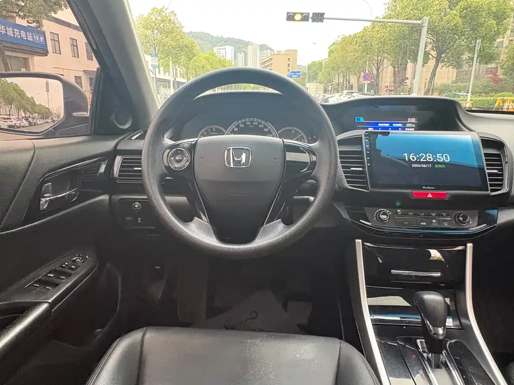 Honda Accord 2017 — фото 14