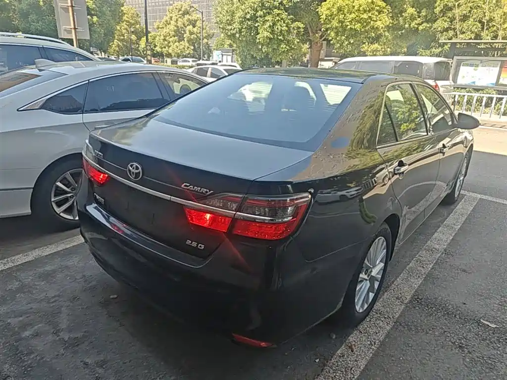 Toyota Camry 2016 — фото 7