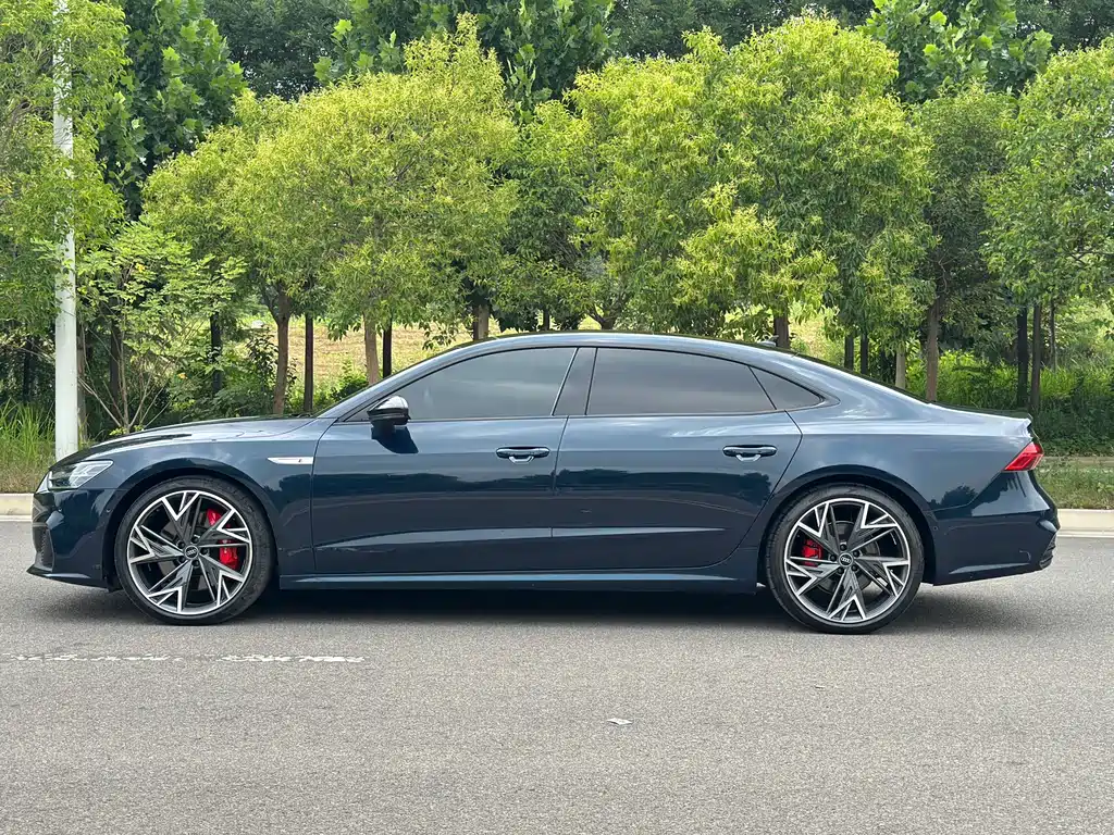 Audi A7L 2022