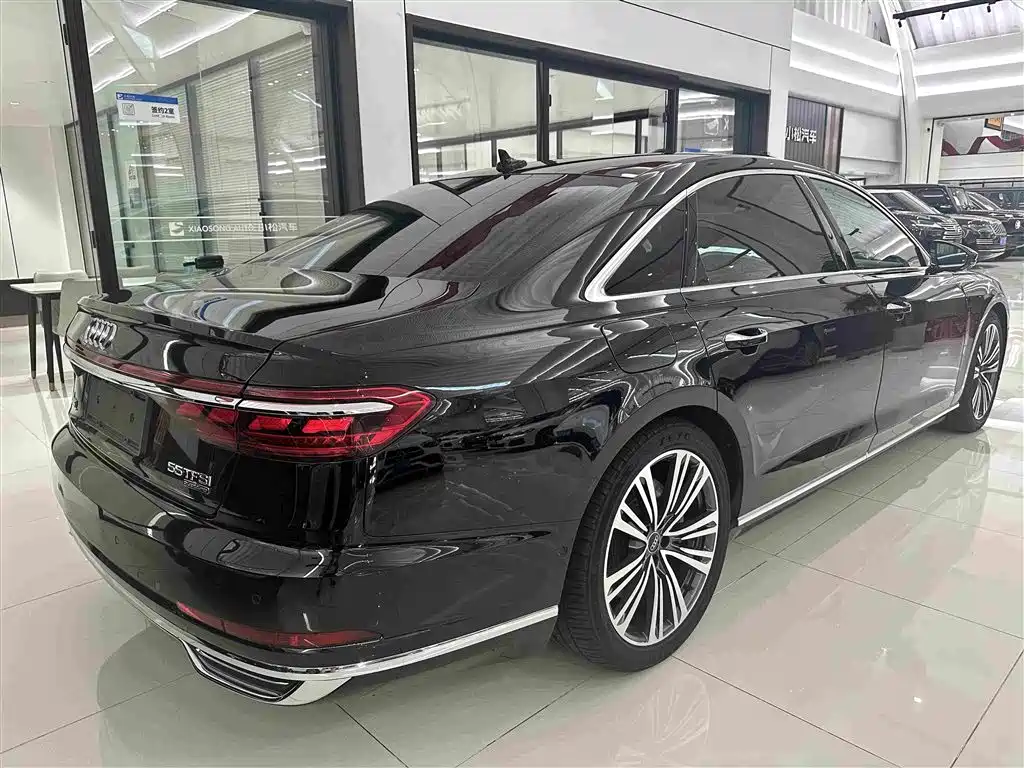 Audi A8 2022 — фото 16