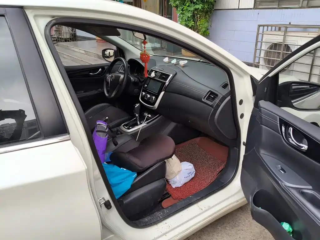 Nissan Tiida 2017 — фото 18