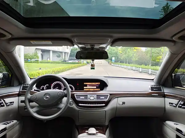 Mercedes-Benz S-Class 2012