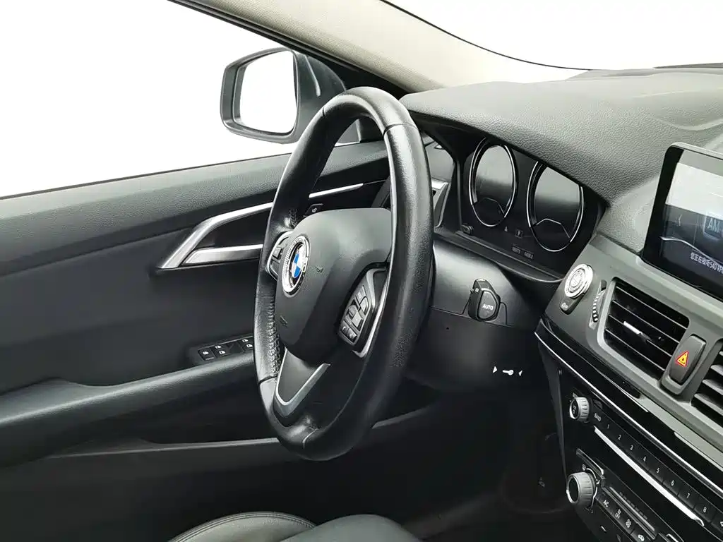 BMW 1 Series 2018 — фото 22