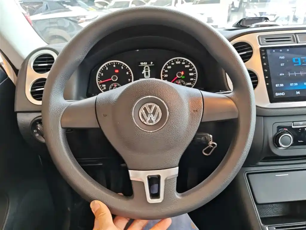 Volkswagen Tiguan 2015 — фото 11