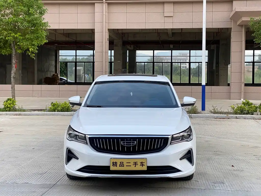 Geely Emgrand 2022