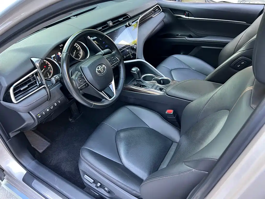 Toyota Camry 2019 — фото 10