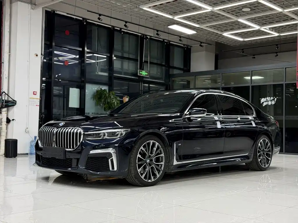 BMW 7 Series 2022 — фото 1