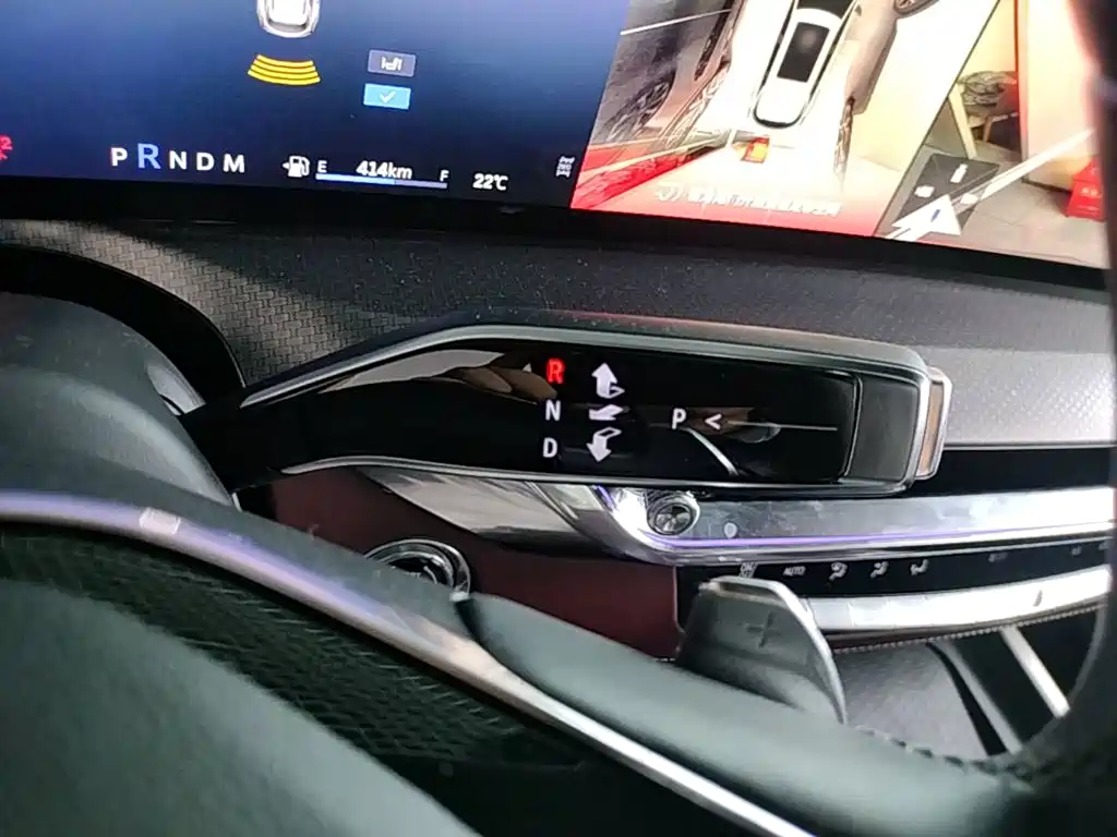 Cadillac XT5 2025 — фото 14