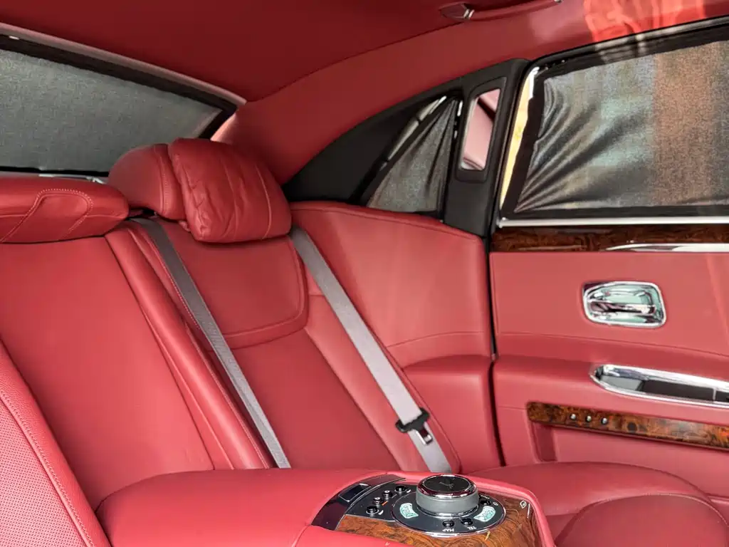 Rolls-Royce Ghost 2016 — фото 45