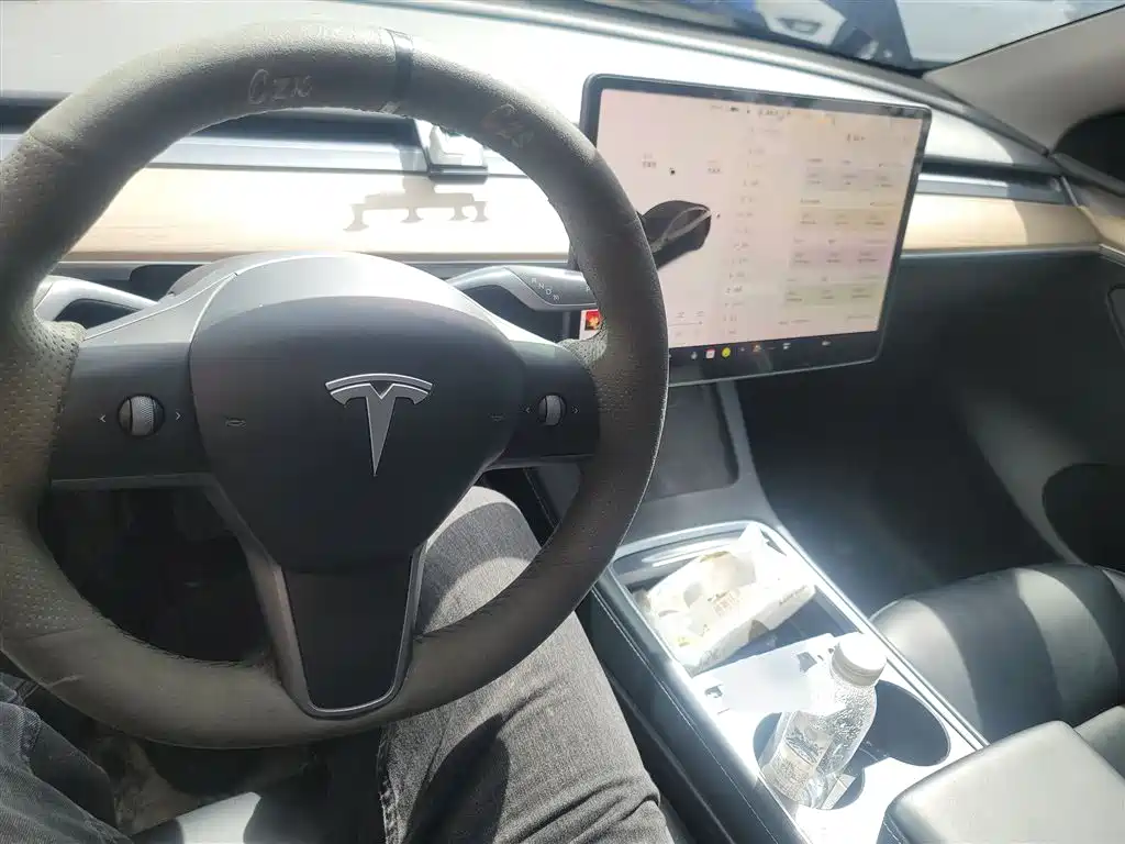 Tesla Model Y 2022 — фото 9
