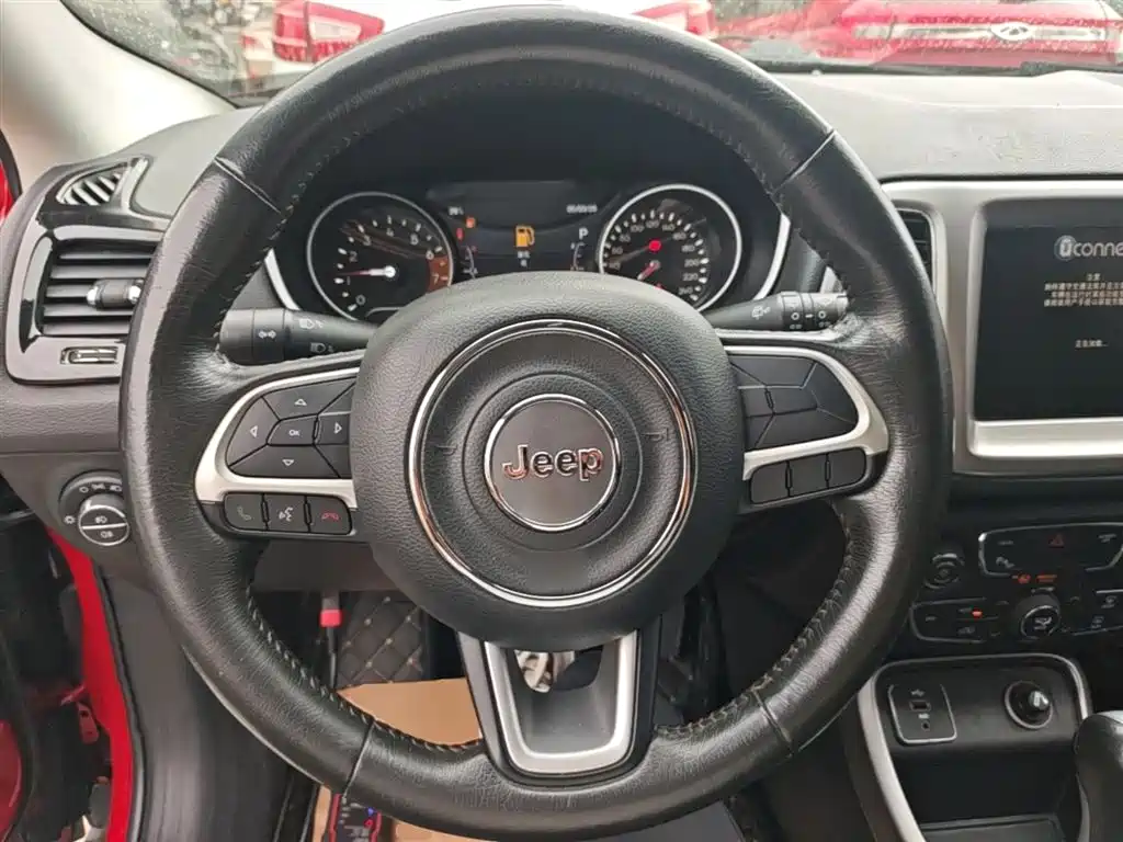 Jeep Compass 2017 — фото 11