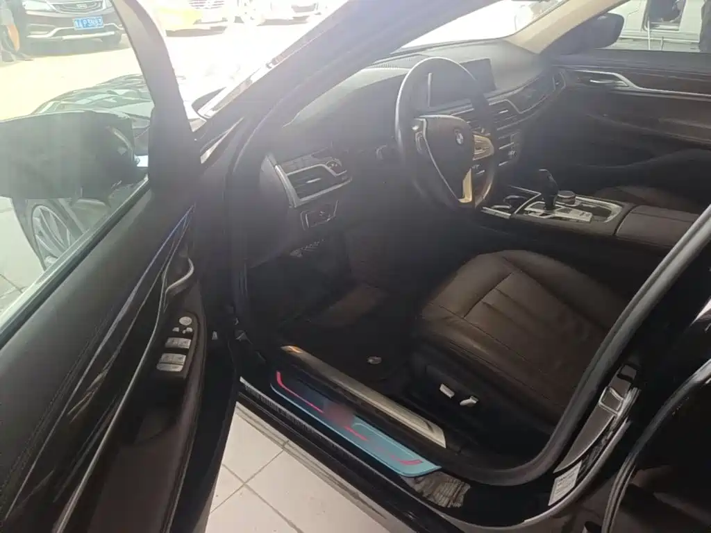 BMW 7 Series 2019 — фото 16