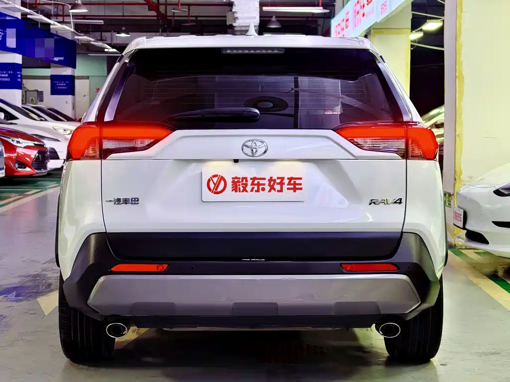 Toyota RAV4 2022 — фото 4