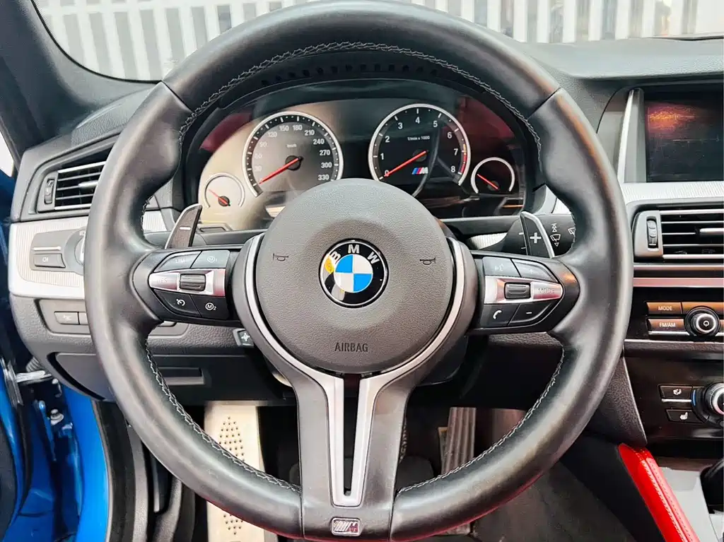 BMW M5 2015 — фото 7